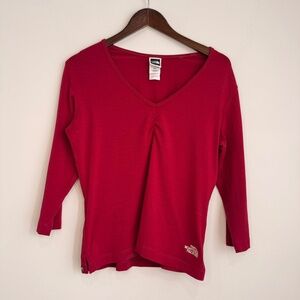 NORTH FACE Womens Medium Raspberry Burgundy Vneck 3/4 Sleeve Stretch Shirt E6